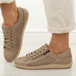 Beżowe skórzane półbuty damskie barefoot Jezzi Ol38-6. Brązowe obuwie sportowe damskie Jezzi, w ażurowe wzory, z jeansu, trekkingowe. Za 239.00 zł.