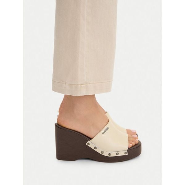 Klapki G-Star. Brązowe klapki damskie G-Star, bez wzorów, retro, bez obcasa. Za 259.99 zł.