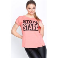 Łososiowy T-shirt Stop&Stare. T-shirty damskie marki Born2be. Za 34.99 zł.