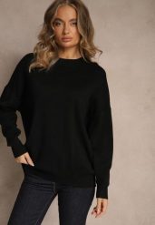 Czarny Nietoperzowy Sweter w Minimalistycznym Stylu Raliava. Czarne swetry damskie Renee, bez wzorów, z jeansu, casualowe, bez kołnierzyka, bez ramiączek, bez kaptura. Za 79.99 zł.