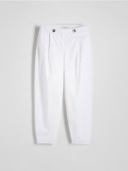 Spodnie baloon - biały. Białe spodnie materiałowe damskie Reserved, l, bez wzorów, z bawełny. W wyprzedaży za 69.99 zł.