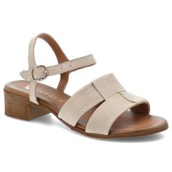 Beżowe Sandały Armodo Eleganckie Obuwie Damskie Na Obcasie. Brązowe klapki damskie Armodo, bez wzorów, ze skóry, bez obcasa, na obcasie, bez zapięcia. Za 299.00 zł.