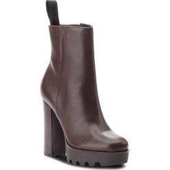 Botki GUESS - FLNCH4 LEA10 DBROW. Kozaki damskie marki Guess. W wyprzedaży za 469.00 zł.