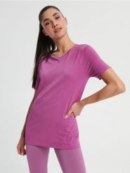 Koszulka GYM HARD - fioletowy. Fioletowe koszulki sportowe damskie Sinsay, l, bez wzorów, bez kołnierzyka, bez ramiączek. Za 35.99 zł.