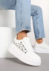 Białe Sneakersy na Niskiej Platformie z Aplikacjami przy Cholewce Maristia. Białe obuwie sportowe damskie Renee, z aplikacjami. Za 89.99 zł.