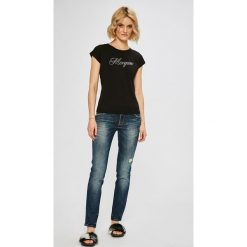 Guess Jeans - Jeansy. Jeansy damskie marki Guess Jeans. W wyprzedaży za 399.90 zł.