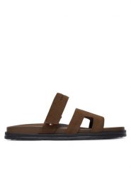 Tommy Hilfiger Klapki Adjustable Premium Suede Sandal FM0FM05774 Brązowy. Brązowe klapki męskie Tommy Hilfiger, ze skóry. Za 369.99 zł.