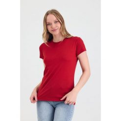 Koszulka turystyczna damska 100% Merino WOOLONA Pera. Czerwone koszulki sportowe damskie WOOLONA, bez wzorów, bez kołnierzyka, bez ramiączek. W wyprzedaży za 261.00 zł.