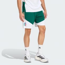 Spodenki treningowe Italy 26 Tiro. Zielone krótkie spodenki sportowe męskie Adidas, bez wzorów, do piłki nożnej, climacool (adidas). Za 199.00 zł.