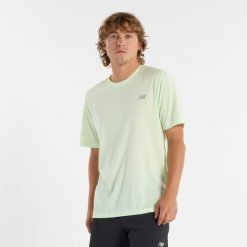 Koszulka męska New Balance MT41253MEW – miętowa. Zielone koszulki sportowe męskie New Balance, m, bez wzorów, z materiału, bez kołnierzyka, bez ramiączek, na fitness i siłownię. Za 139.99 zł.