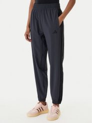 Adidas Spodnie dresowe Train Essentials 3-Stripes Woven KC5496 Czarny Regular Fit. Czarne spodnie dresowe damskie Adidas, s, bez wzorów, z dresówki, na fitness i siłownię. Za 219.99 zł.