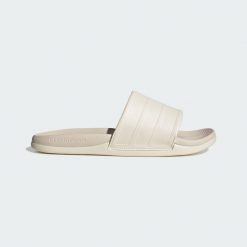 KLAPKI ADILETTE COMFORT 2.0. Białe klapki męskie Adidas, z materiału, klasyczne. Za 232.05 zł.
