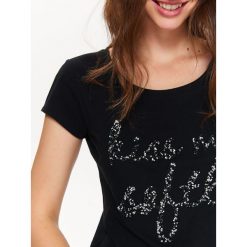 T-SHIRT DAMSKI Z APLIKACJĄ. Czarne t-shirty damskie TOP SECRET, z aplikacjami, z bawełny, klasyczne, bez kołnierzyka. W wyprzedaży za 19.99 zł.