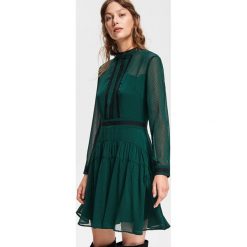 Sukienka z rozkloszowanym dołem - Czarny. Sukienki damskie marki Reserved. Za 159.99 zł.