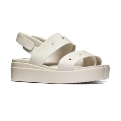 Damskie sandały Crocs Brooklyn 4U 210676-160. Brązowe sandały damskie Crocs, bez wzorów, z materiału, bez obcasa, bez zapięcia. Za 224.06 zł.