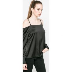 Vero Moda - Bluzka. Czarne bluzki damskie Vero Moda, z materiału, casualowe, z dekoltem w łódkę. W wyprzedaży za 59.90 zł.