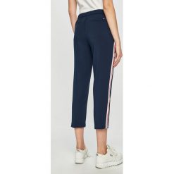 Tommy Jeans - Spodnie. Jeansy damskie marki Tommy Jeans. Za 449.90 zł.