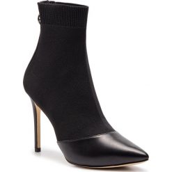 Botki MICHAEL MICHAEL KORS - Vicky 40R9VIHE5D Black. Kozaki damskie marki MICHAEL Michael Kors. Za 939.00 zł.