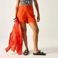 Damskie szorty Sabelle. Brązowe szorty sportowe damskie Regatta, bez wzorów, z bawełny, sportowe, trekkingowe. Za 249.99 zł.