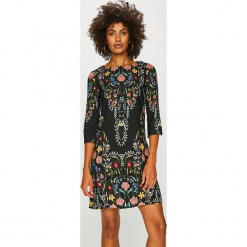 Desigual - Sukienka. Brązowe sukienki damskie Desigual, z dzianiny, casualowe, z okrągłym kołnierzem. Za 499.90 zł.