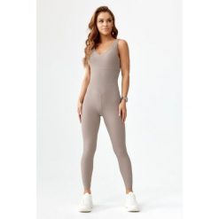 Kombinezon fitness damski szybkoschnący Rough Radical Harmony Jumpsuit. Brązowe obuwie sportowe damskie ROUGH RADICAL, bez wzorów, na fitness i siłownię. Za 219.90 zł.