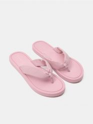 Japonki - fioletowy. Fioletowe klapki damskie Sinsay, bez wzorów, bez obcasa. W wyprzedaży za 15.99 zł.