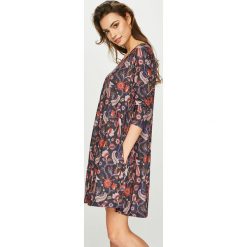 Answear - Sukienka Orient Express. Sukienki damskie marki ANSWEAR. W wyprzedaży za 79.90 zł.