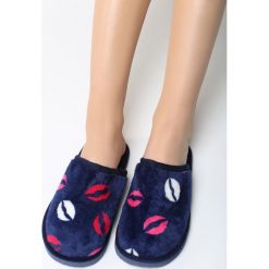 Granatowe Kapcie Home Kiss. Niebieskie kapcie damskie Born2be, z materiału. Za 19.99 zł.