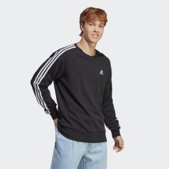 Essentials French Terry 3-Stripes Sweatshirt. Czarne bluzy męskie Adidas, bez zapięcia, na fitness i siłownię. Za 194.99 zł.