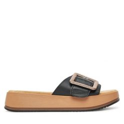 Klapki s.Oliver. Czarne klapki damskie S.Oliver, bez wzorów, bez obcasa. Za 239.99 zł.