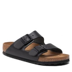 Klapki Birkenstock. Czarne klapki damskie Birkenstock, bez wzorów, bez obcasa. Za 469.99 zł.