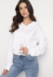 Biała Bluza z Bawełną i Kapturem Ozdobiona Sznurkami i Cyrkoniami Amoienna. Białe bluzy damskie Born2be, l, z aplikacjami, z bawełny, z kapturem. Za 59.99 zł.