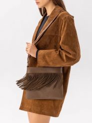 Jasnobrązowa torebka boho z frędzlami. Brązowe torebki do ręki damskie Brawo sp. z o.o., bez wzorów, ze skóry, boho, bez dodatków. W wyprzedaży za 149.99 zł.