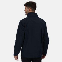 Męska Kurtka Przeciwdeszczowa Ardmore. Niebieskie kurtki męskie Regatta, l, bez wzorów, z materiału, z kapturem. Za 190.99 zł.
