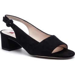 Sandały HÖGL - 7-102112 Black 0100. Czarne klapki damskie HÖGL, bez wzorów, ze skóry, bez obcasa, na obcasie. W wyprzedaży za 299.00 zł.