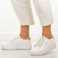 Białe trampki damskie Lee Cooper 4478. Białe trampki i tenisówki damskie Lee Cooper, bez wzorów, z gumy, casualowe, bez zapięcia. Za 139.00 zł.