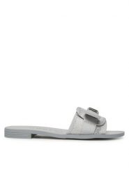 Guess Klapki FLJELYLEL19 Srebrny. Szare klapki damskie Guess, z aplikacjami, ze skóry, bez obcasa. Za 259.99 zł.