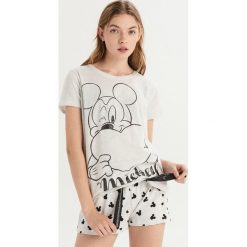 Piżama Mickey Mouse - Jasny szar. Szare piżamy damskie Sinsay, z motywem z bajki. Za 49.99 zł.