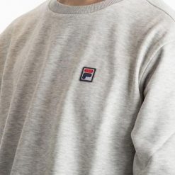 Męska bluza Fila MEN HECTOR 687457-B13. Szare bluzy sportowe męskie Fila, m, bez wzorów, z bawełny, bez kaptura, na fitness i siłownię. Za 89.00 zł.