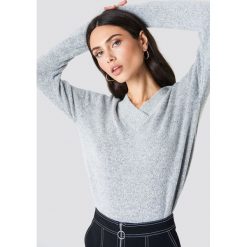 Rut&Circle Sweter z dekoltem V Erica - Grey. Szare swetry damskie Rut&Circle, dekolt w kształcie v. Za 121.95 zł.