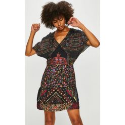 Desigual - Sukienka. Sukienki damskie marki Desigual. W wyprzedaży za 239.90 zł.