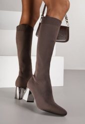 Brązowe Eleganckie Kozaki VICES na Metalicznym Obcasie ze Skarpetkową Cholewką Nalaina. Brązowe kozaki damskie Renee, bez obcasa, na obcasie. Za 159.99 zł.