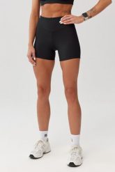 Damskie spodenki szorty sportowe fitness Rough Radical Aven Shorts. Czarne szorty sportowe damskie ROUGH RADICAL, m, bez wzorów, z dzianiny, sportowe, z podwyższonym stanem, do biegania. Za 149.90 zł.