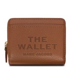 Portfel Marc Jacobs. Brązowe portfele damskie Marc Jacobs, bez wzorów. Za 799.99 zł.