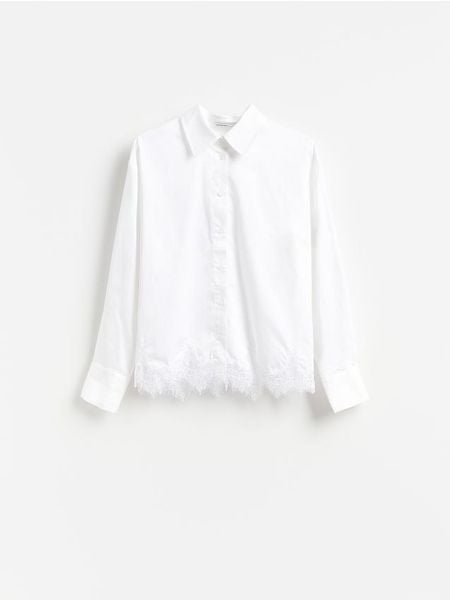 Koszula z koronką - biały. Białe koszule damskie Reserved, l, bez wzorów, z bawełny, bez kołnierzyka, bez ramiączek. Za 139.99 zł.