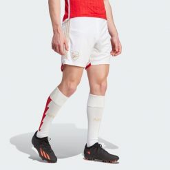 Spodenki do piłki nożnej męskie Adidas Arsenal 23/24 Home. Białe krótkie spodenki sportowe męskie Adidas, l, bez wzorów, z materiału, do piłki nożnej. W wyprzedaży za 178.95 zł.
