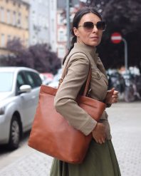 Torebka shopperka premium z miękkiej skóry cielęcej MARCO MAZZINI brązowa camel. Brązowe torebki shopper damskie bez wzorów, ze skóry, bez dodatków. Za 735.99 zł.