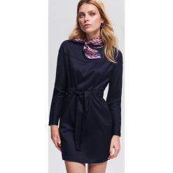 Sukienka z wiązaniem - Granatowy. Niebieskie sukienki damskie Reserved. Za 139.99 zł.