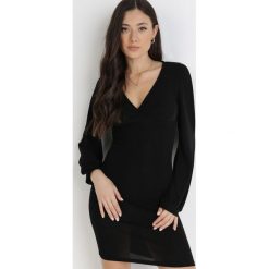 Czarna Sukienka Alcona. Czarne sukienki damskie Born2be, l, bez wzorów, z tkaniny, wizytowe, bez kołnierzyka, bez ramiączek, mini, dopasowane. Za 149.99 zł.