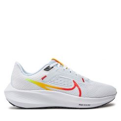 Buty do biegania Nike. Niebieskie obuwie sportowe damskie Nike, bez wzorów, do biegania. Za 539.99 zł.
